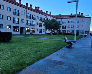 Vista exterior de Pis de lloguer en A Illa de Arousa  amb Calefacció, Jardí privat i Parquet