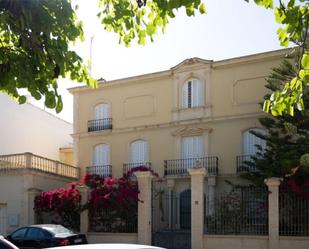 Vista exterior de Casa o xalet en venda en Campillos amb Terrassa, Piscina i Balcó