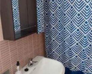 Bathroom of Apartment to rent in Don Benito  with Heating, Terrace and Furnished