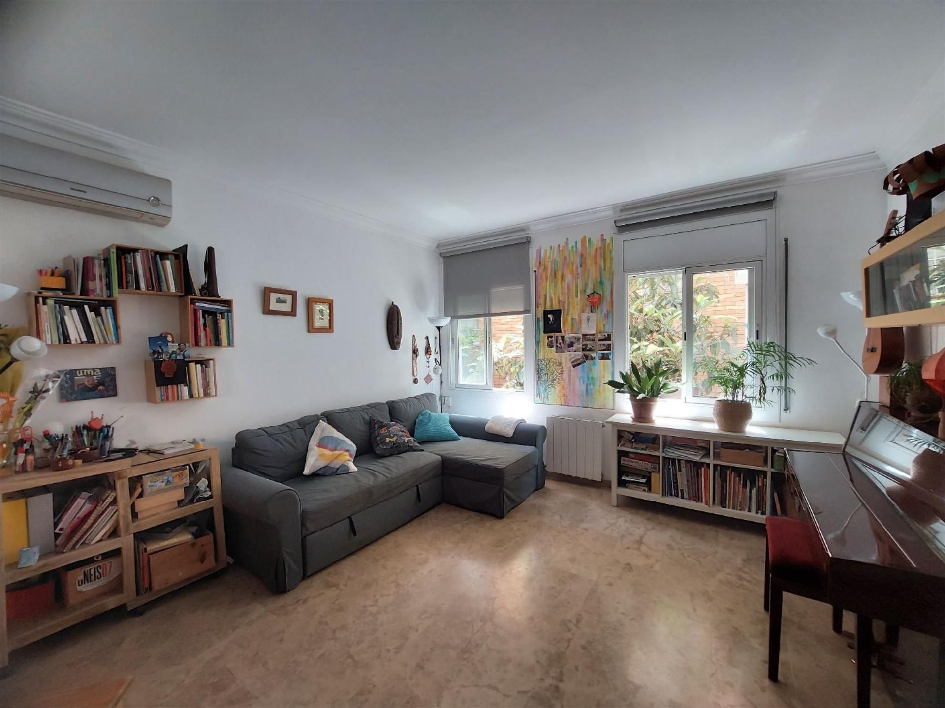 Sala d'estar de Pis en venda en Sant Cugat del Vallès amb Aire condicionat