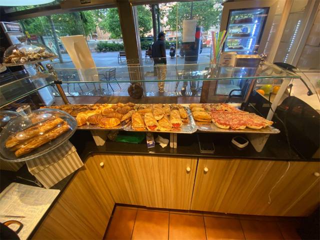 Local comercial en Venta en Avinguda Meridiana, 147 en El Camp de l'Arpa del Clot