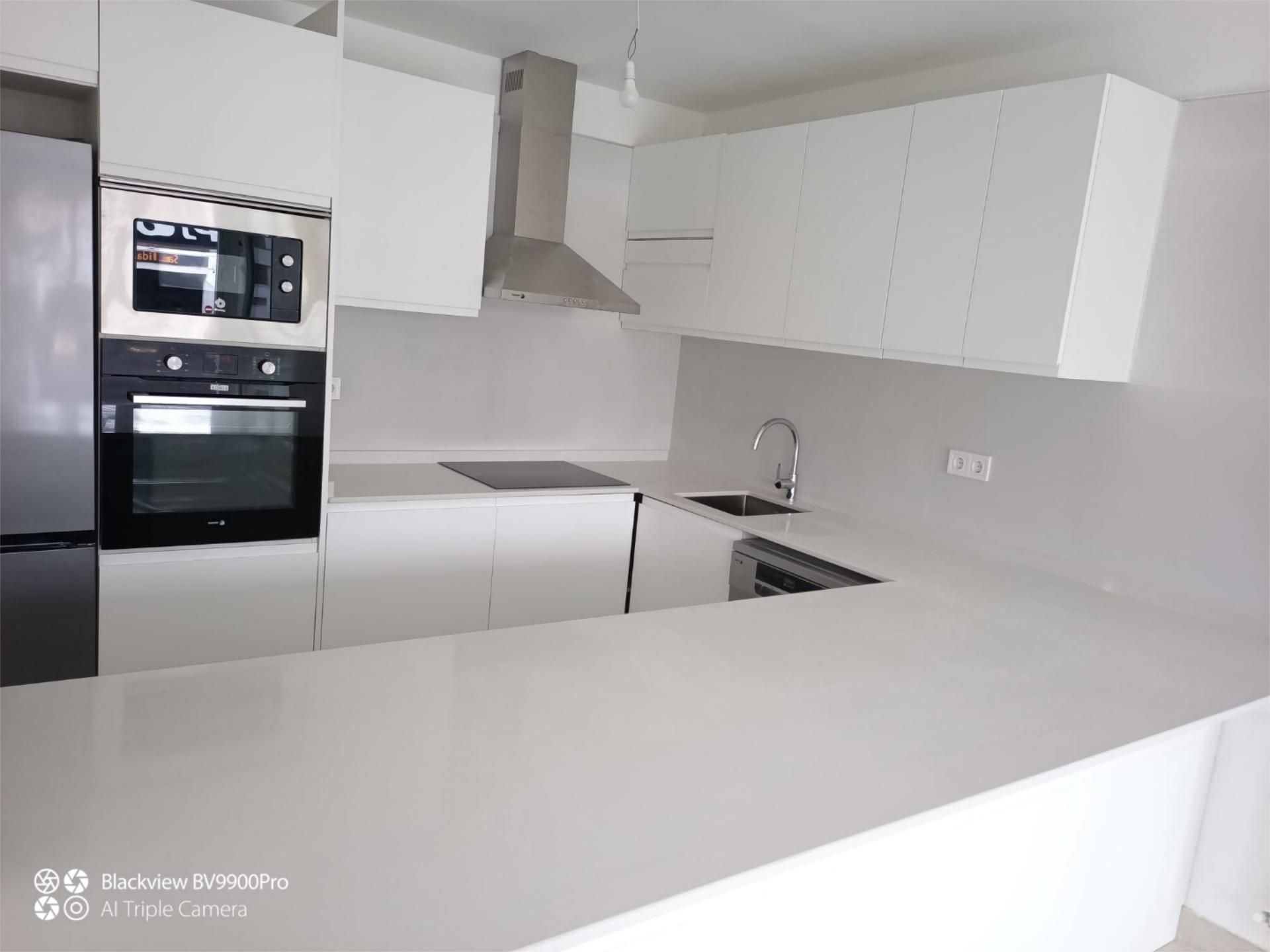 Kitchen of Flat for sale in  Madrid Capital  with Air Conditioner, Heating and Oven