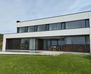Vista exterior de Casa o xalet en venda en Bergondo amb Terrassa, Piscina i Balcó