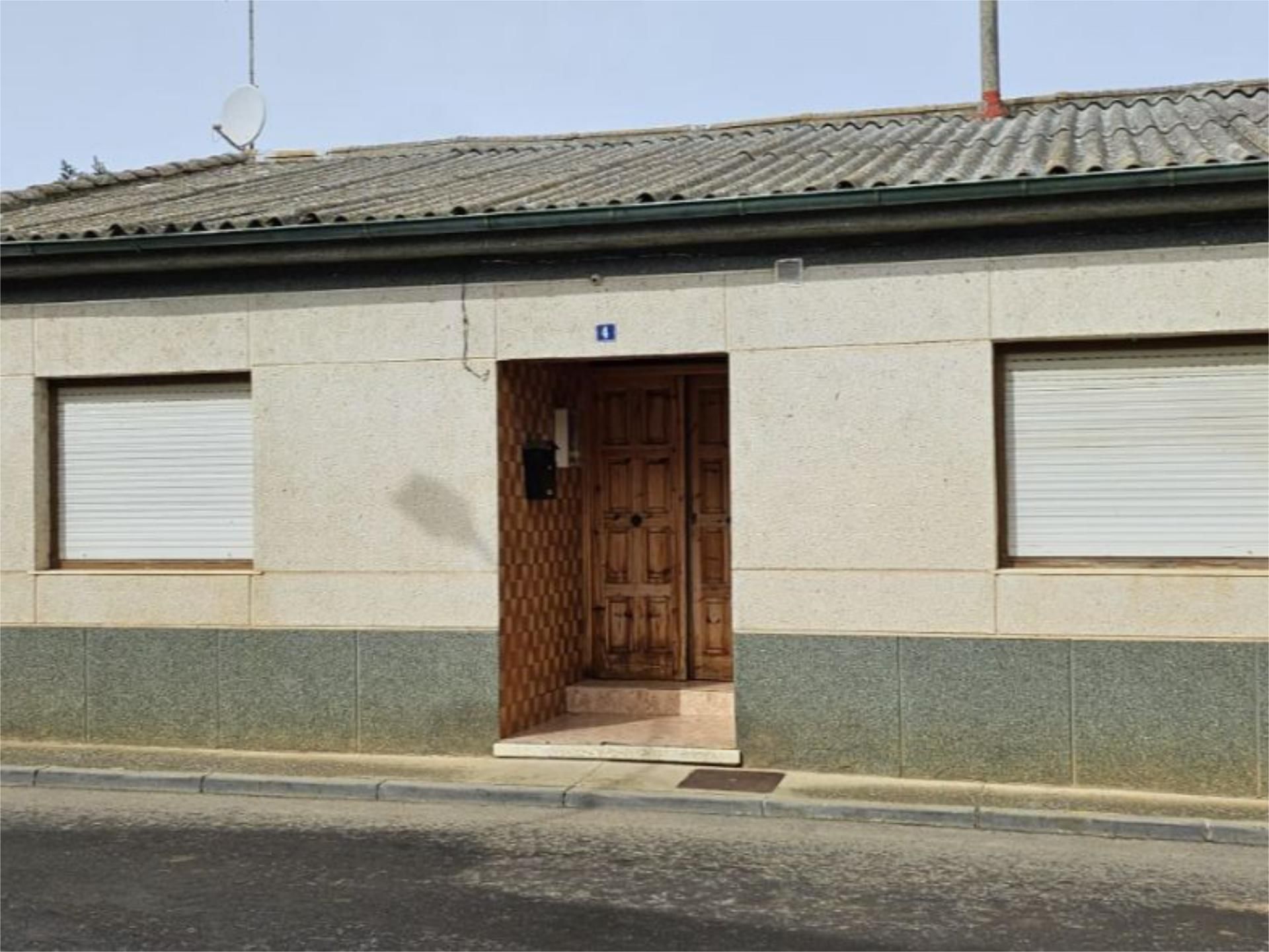 Vista exterior de Casa o xalet en venda en Soto de la Vega amb Calefacció, Jardí privat i Moblat