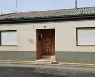 Exterior view of House or chalet for sale in Soto de la Vega