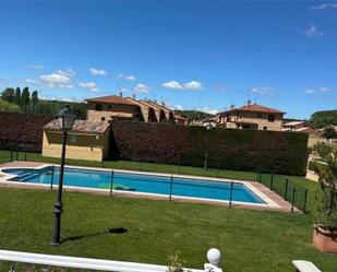 Piscina de Casa adosada en venda en Sariegos amb Terrassa i Piscina