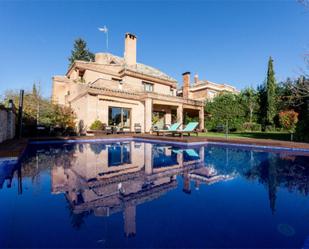 Jardí de Casa o xalet en venda en Las Rozas de Madrid amb Aire condicionat, Terrassa i Piscina