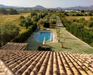 Vista exterior de Casa adosada en venda en Villena amb Jardí privat, Terrassa i Traster