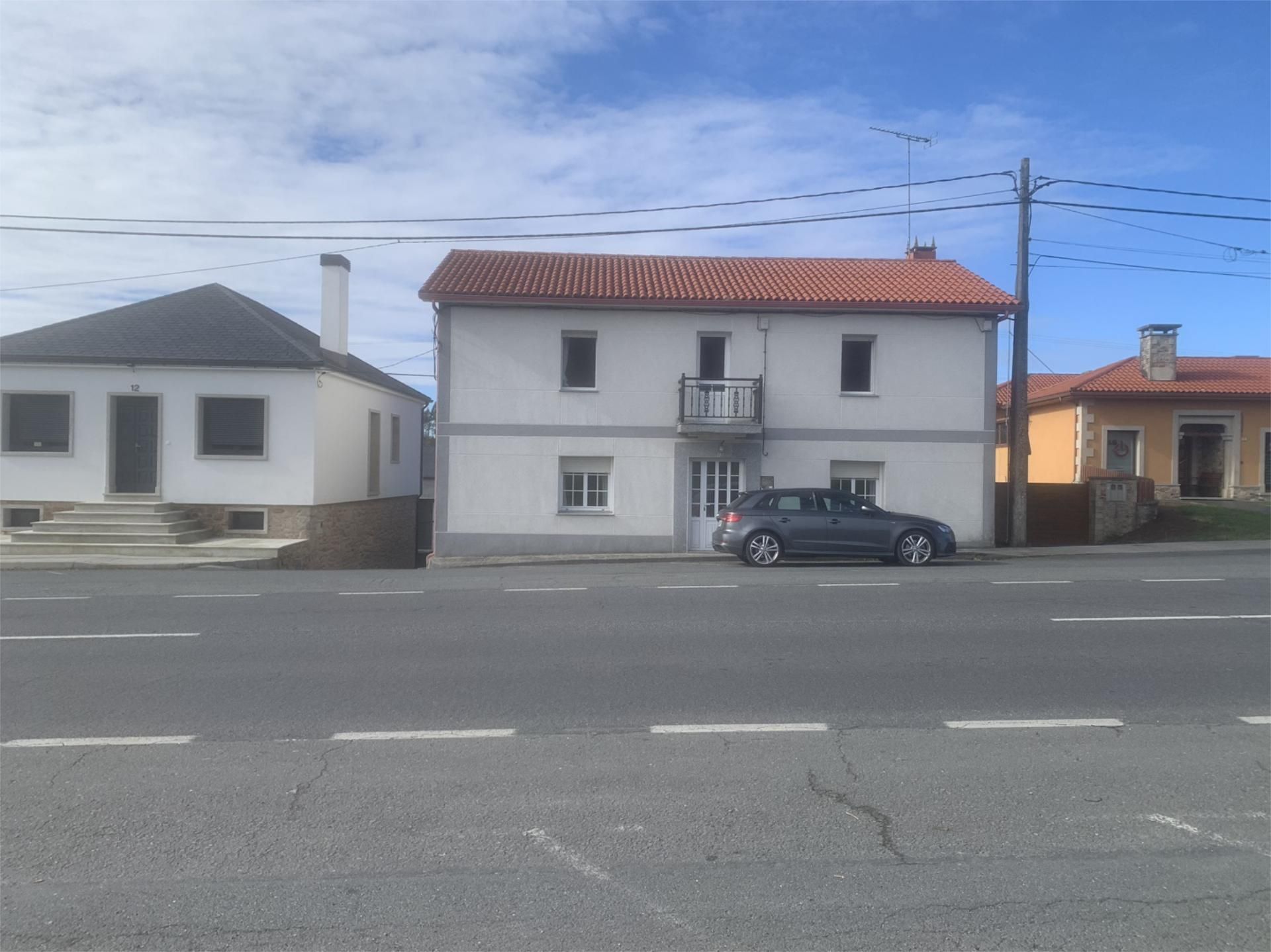 Vista exterior de Casa o xalet en venda en Aranga amb Terrassa i Balcó