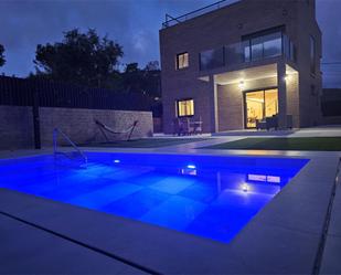 Piscina de Casa o xalet en venda en Canyelles amb Aire condicionat, Terrassa i Piscina