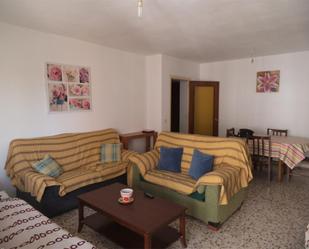 Living room of Flat to share in Cuenca Capital  with Heating, Terrace and Furnished