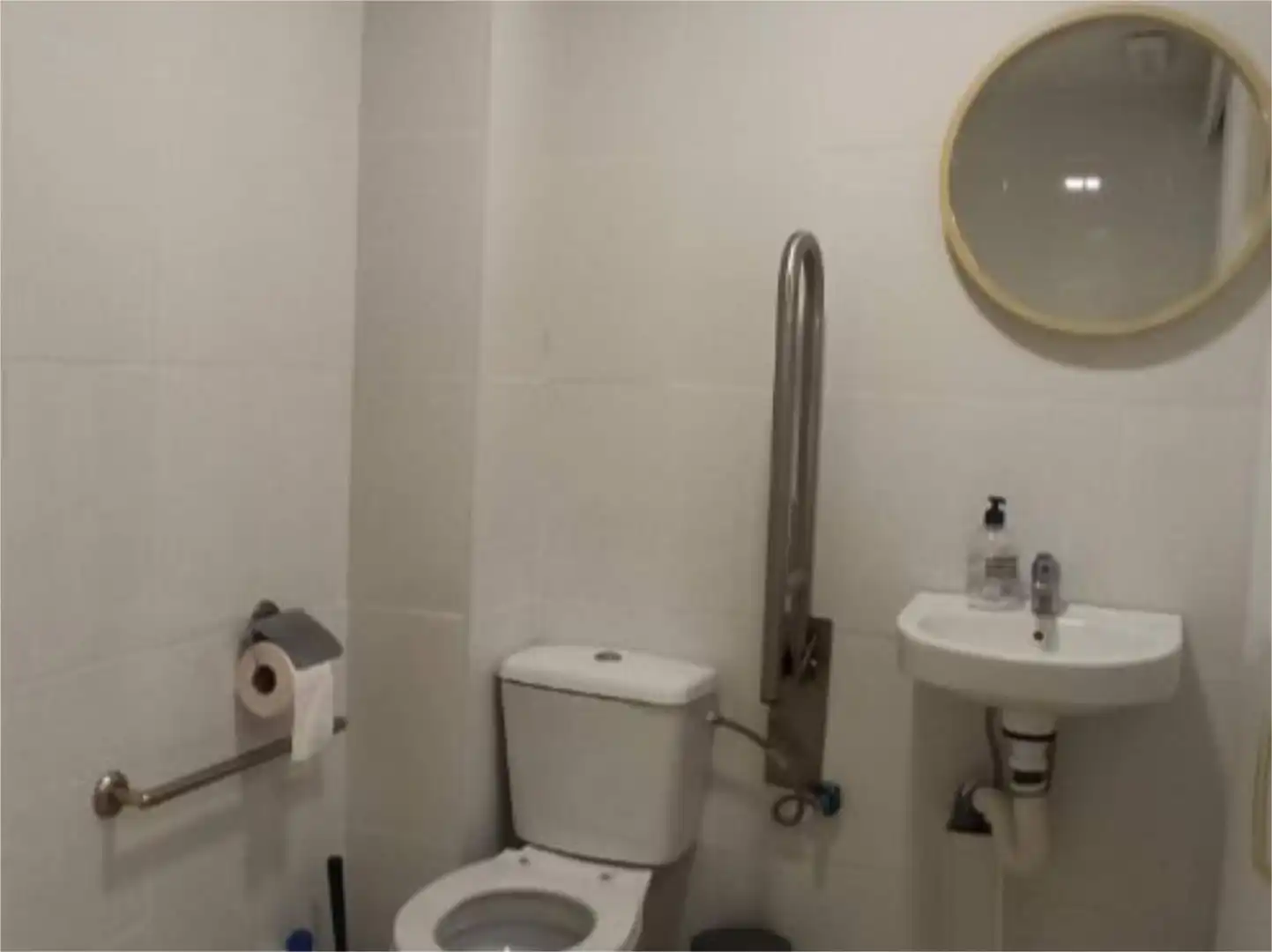 Baño de Local en traspaso en Barcelona con Aire acondicionado y Amueblado