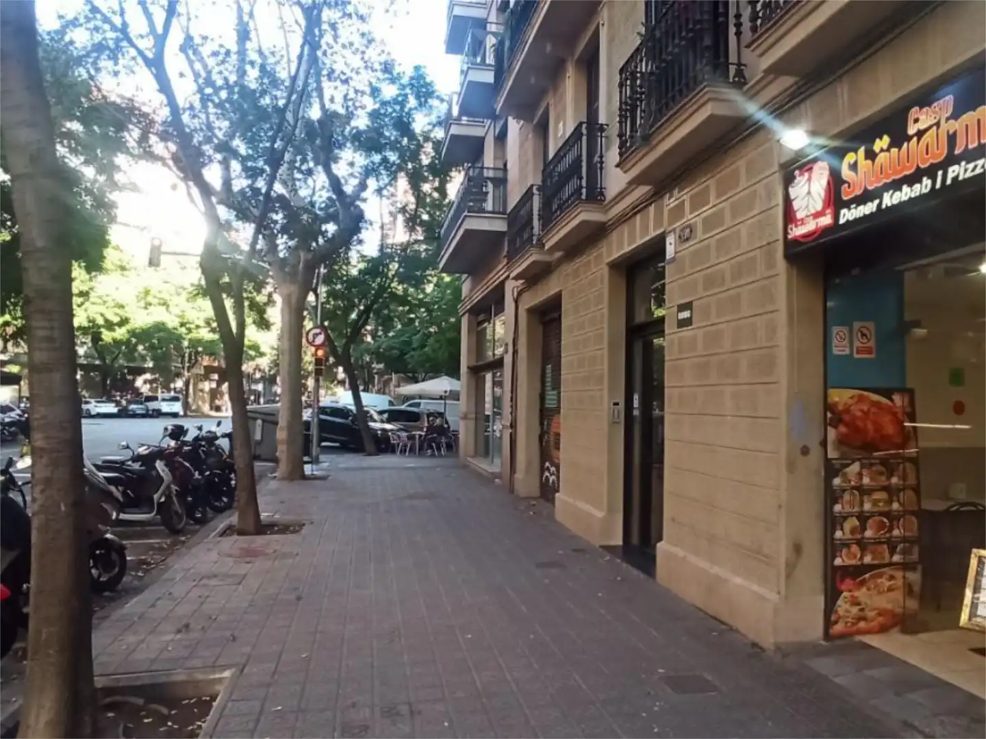 Vista exterior de Local en traspaso en Barcelona con Aire acondicionado y Amueblado