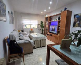 Living room of Flat to share in  Granada Capital  with Air Conditioner, Heating and Terrace