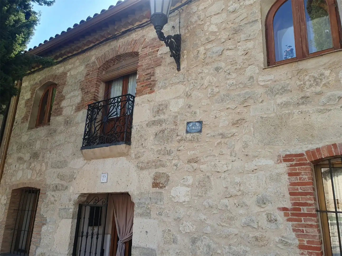 Vista exterior de Casa adosada en venta en Wamba con Calefacción, Jardín privado y Parquet