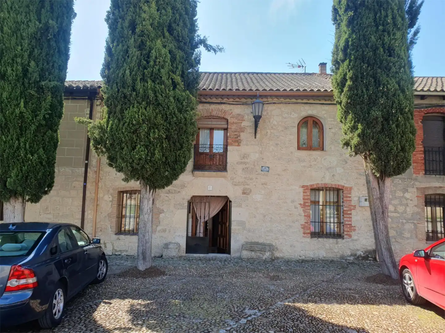 Vista exterior de Casa adosada en venta en Wamba con Calefacción, Jardín privado y Parquet