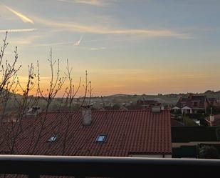 Vista exterior de Casa o xalet en venda en Piélagos amb Terrassa i Balcó