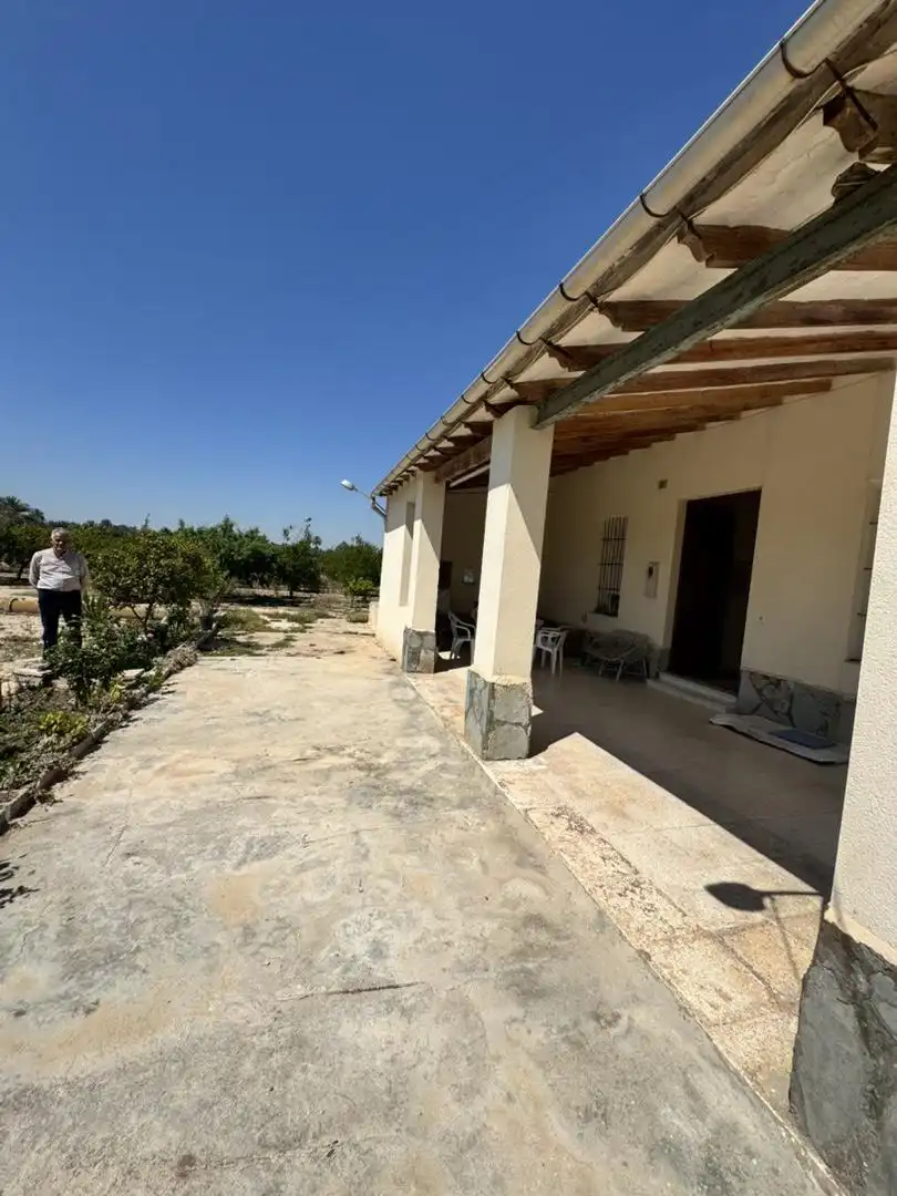 Country house zum Verkauf in Avinguda D'algoda, 37, La Algoda - Matola - Llano de San José Außenansicht von Country house zum Verkauf in Elche / Elx mit Klimaanlage und Terrasse