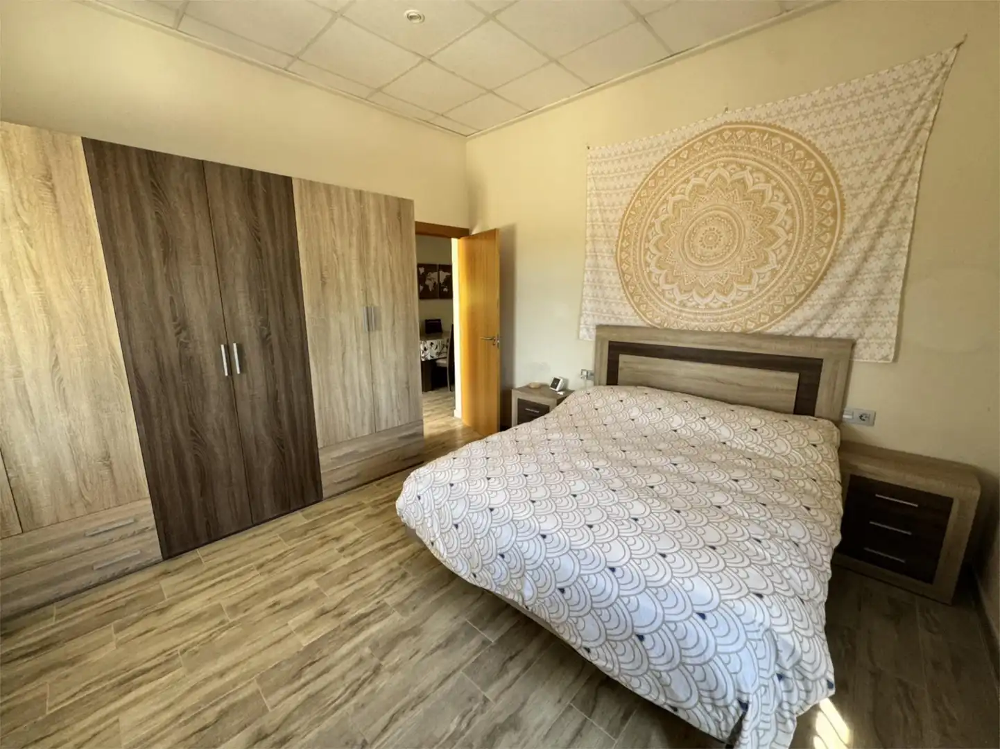 Country house zum Verkauf in Avinguda D'algoda, 37, La Algoda - Matola - Llano de San José Schlafzimmer von Country house zum Verkauf in Elche / Elx mit Klimaanlage und Terrasse
