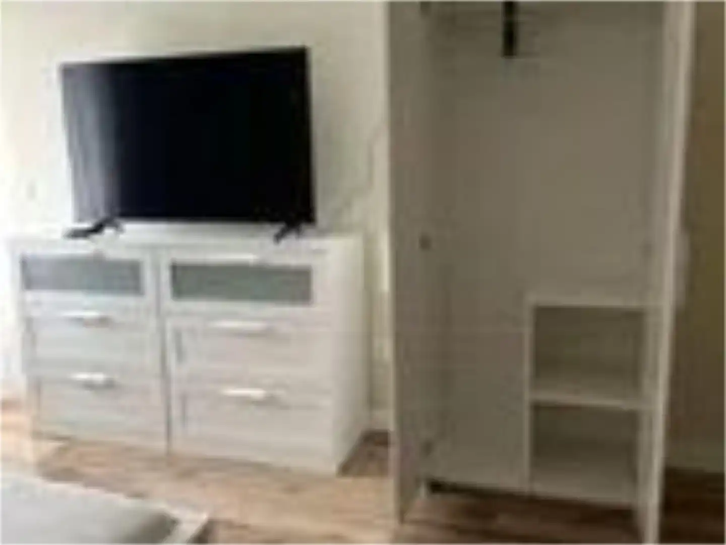 Bedroom of Flat for share in Valladolid  with Heating, Parquet flooring and Furnished