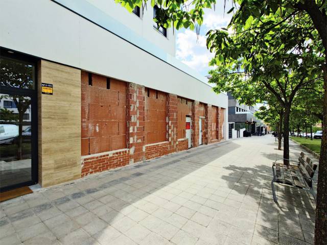 Local comercial en Alquiler en Avenida de la Isabela Braganza, 16 en Los Hueros