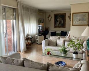 Sala d'estar de Pis en venda en  Madrid Capital amb Aire condicionat, Calefacció i Jardí privat