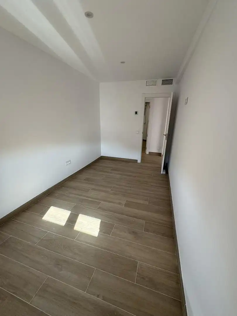 Piso en venta en Calle Arapiles, 22, Centro Piso en venta en Almería con Aire acondicionado, Calefacción y Horno