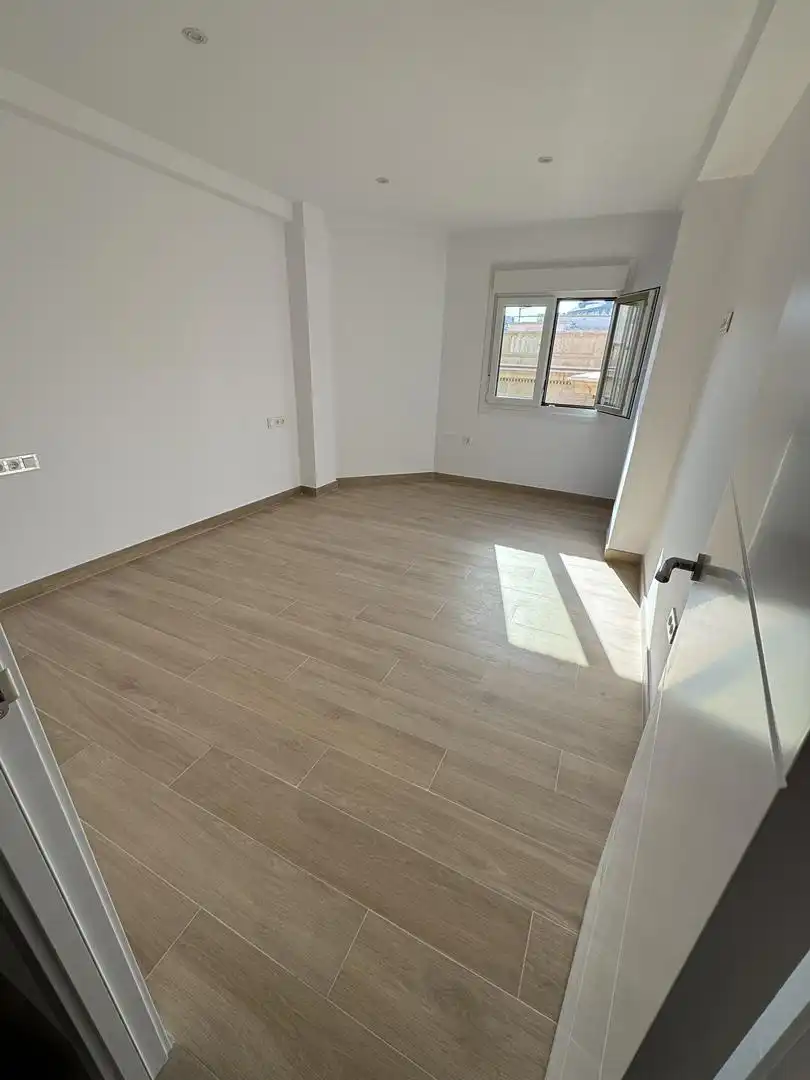 Piso en venta en Calle Arapiles, 22, Centro Habitación de Piso en venta en Almería con Aire acondicionado, Calefacción y Horno