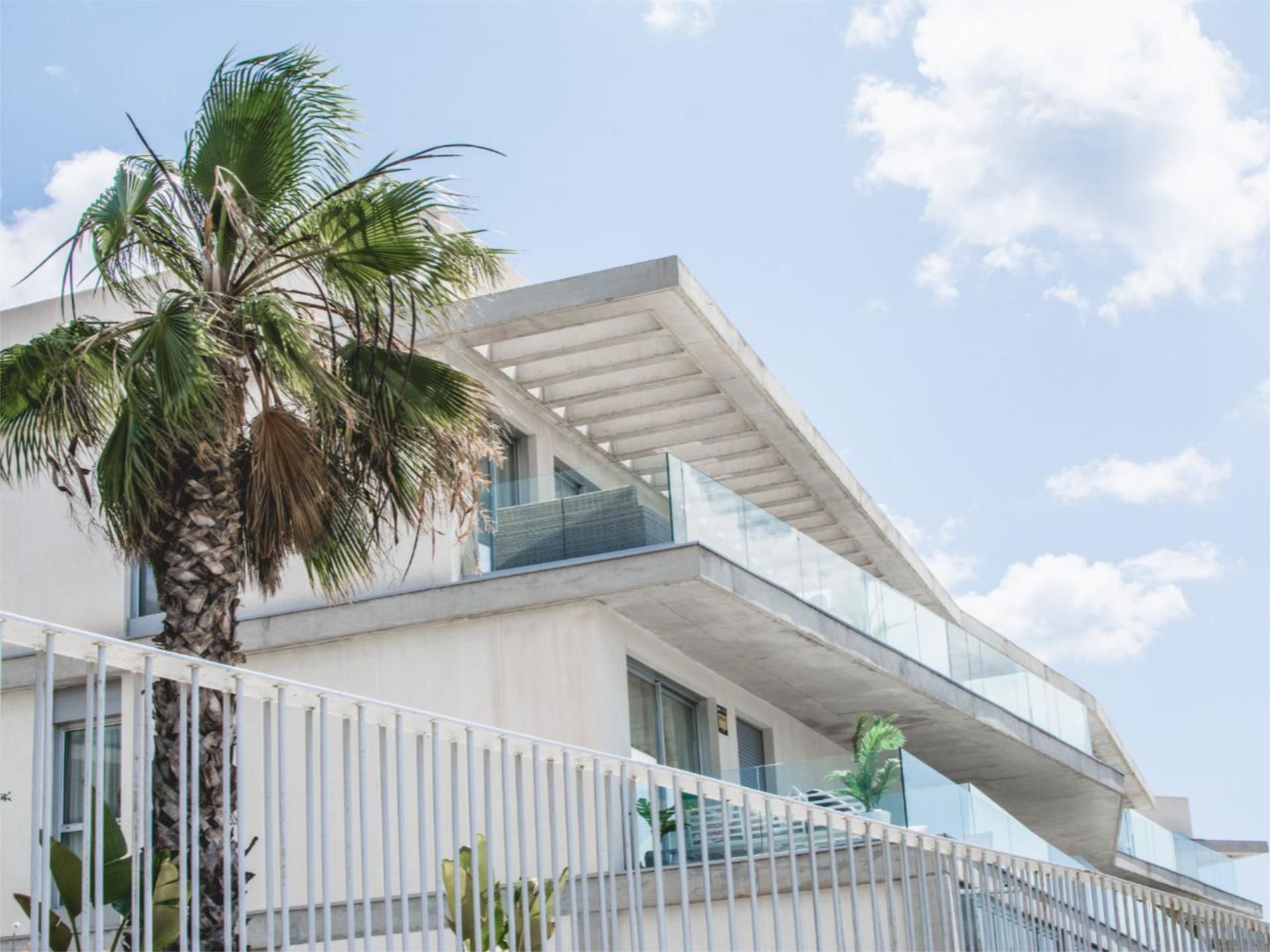 Vista exterior de Pis en venda en Estepona amb Aire condicionat, Terrassa i Piscina