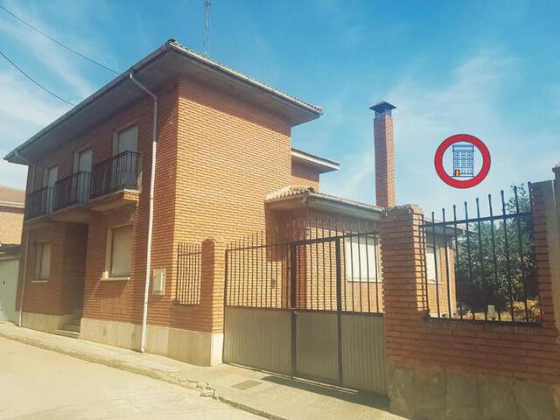 Vista exterior de Casa adosada en venda en San Pedro de Latarce amb Calefacció, Jardí privat i Terrassa