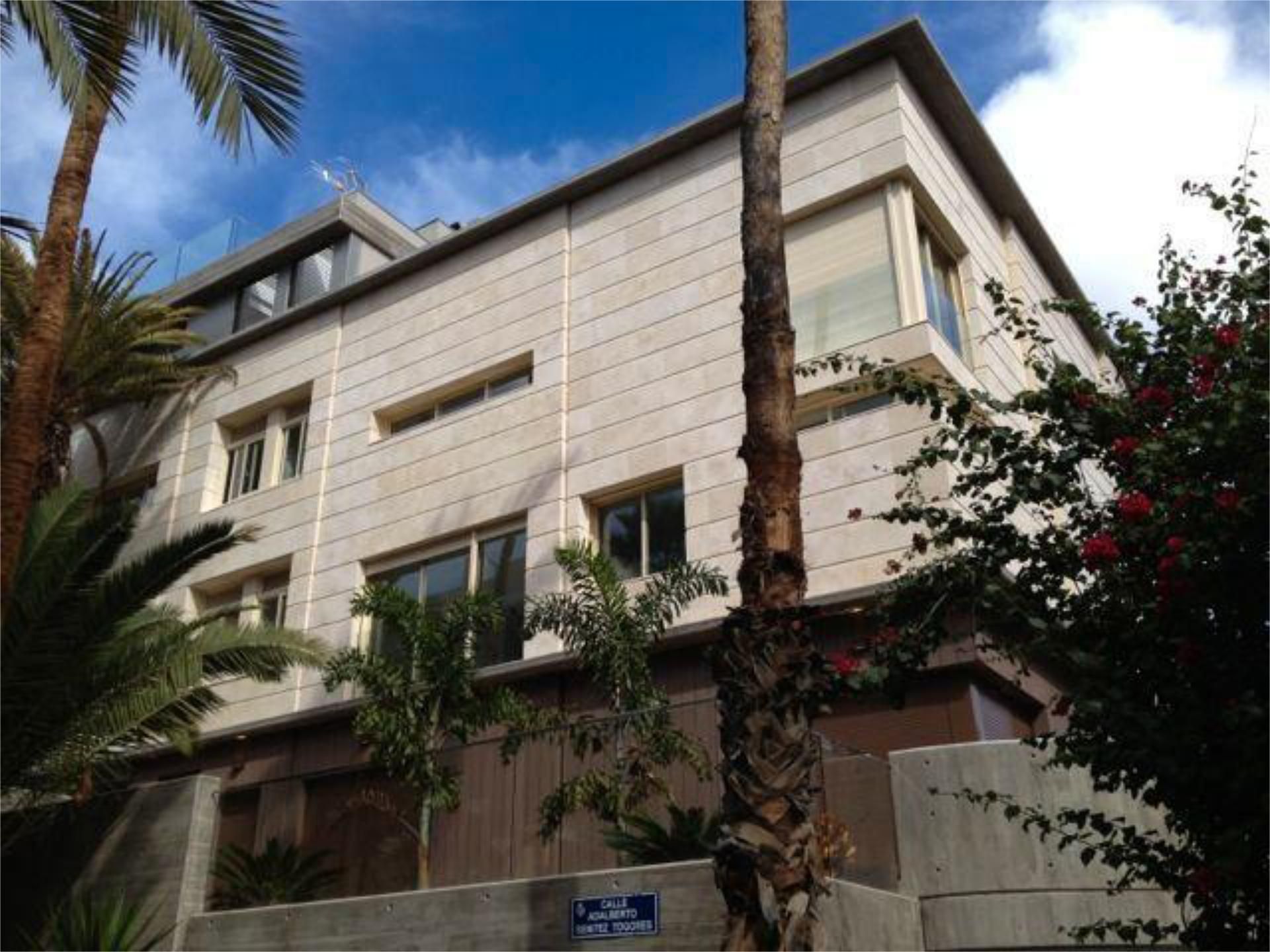 Exterior view of Flat for sale in  Santa Cruz de Tenerife Capital  with Storage room
