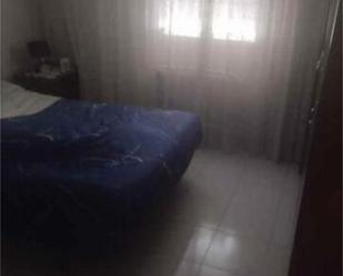 Bedroom of Flat for sale in  Madrid Capital