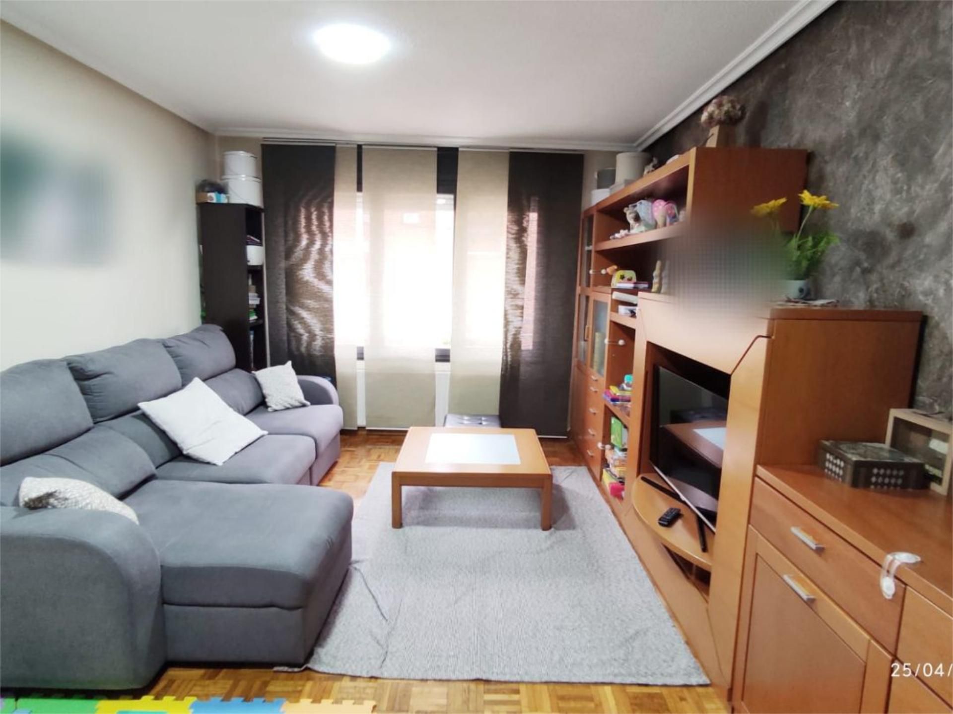 Sala d'estar de Pis en venda en Siero amb Calefacció, Parquet i Terrassa