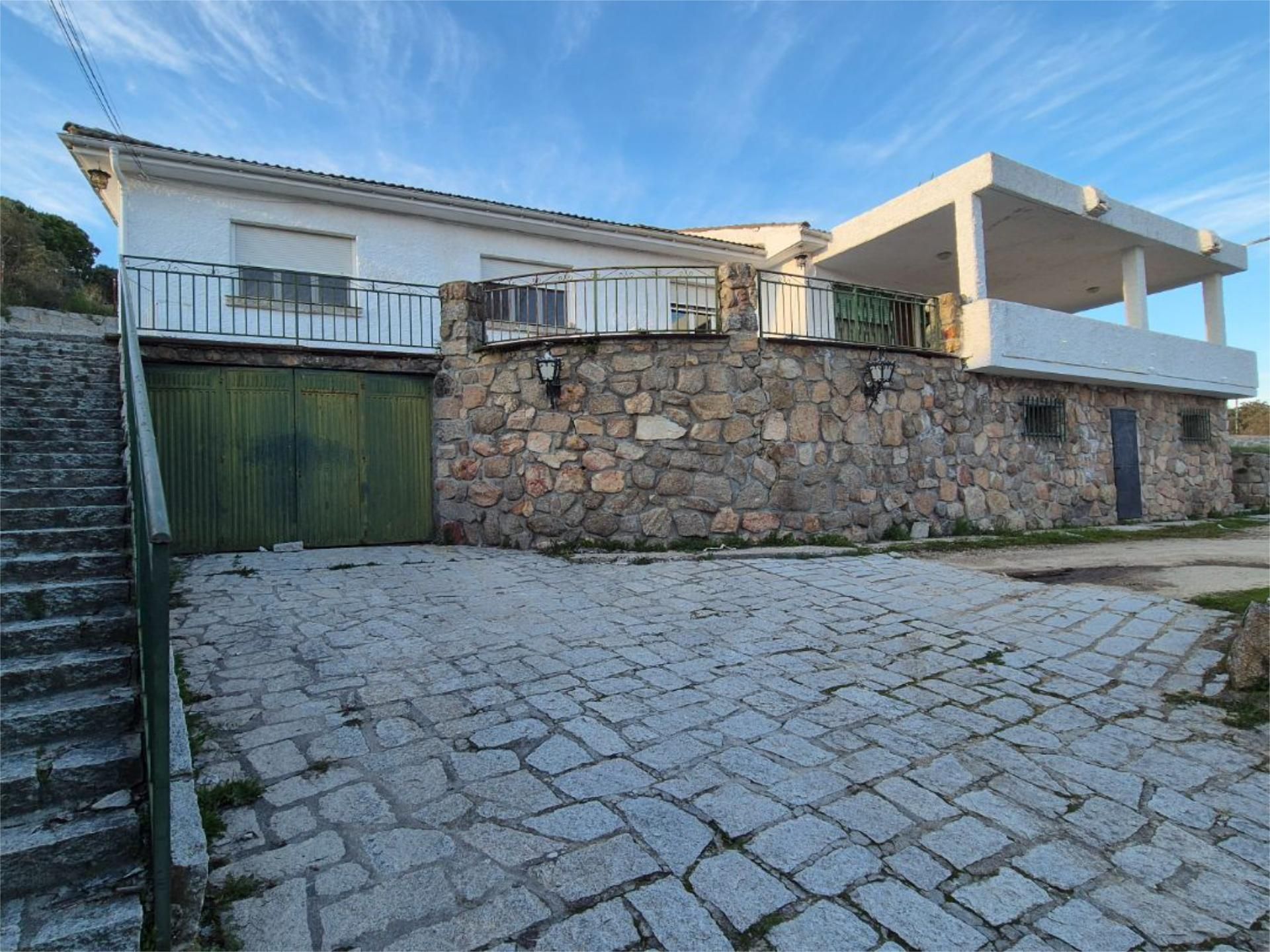 Exterior view of House or chalet for sale in Valdemorillo  with Air Conditioner, Terrace and Swimming Pool