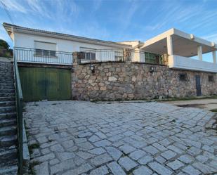 Vista exterior de Casa o xalet en venda en Valdemorillo amb Aire condicionat, Terrassa i Piscina