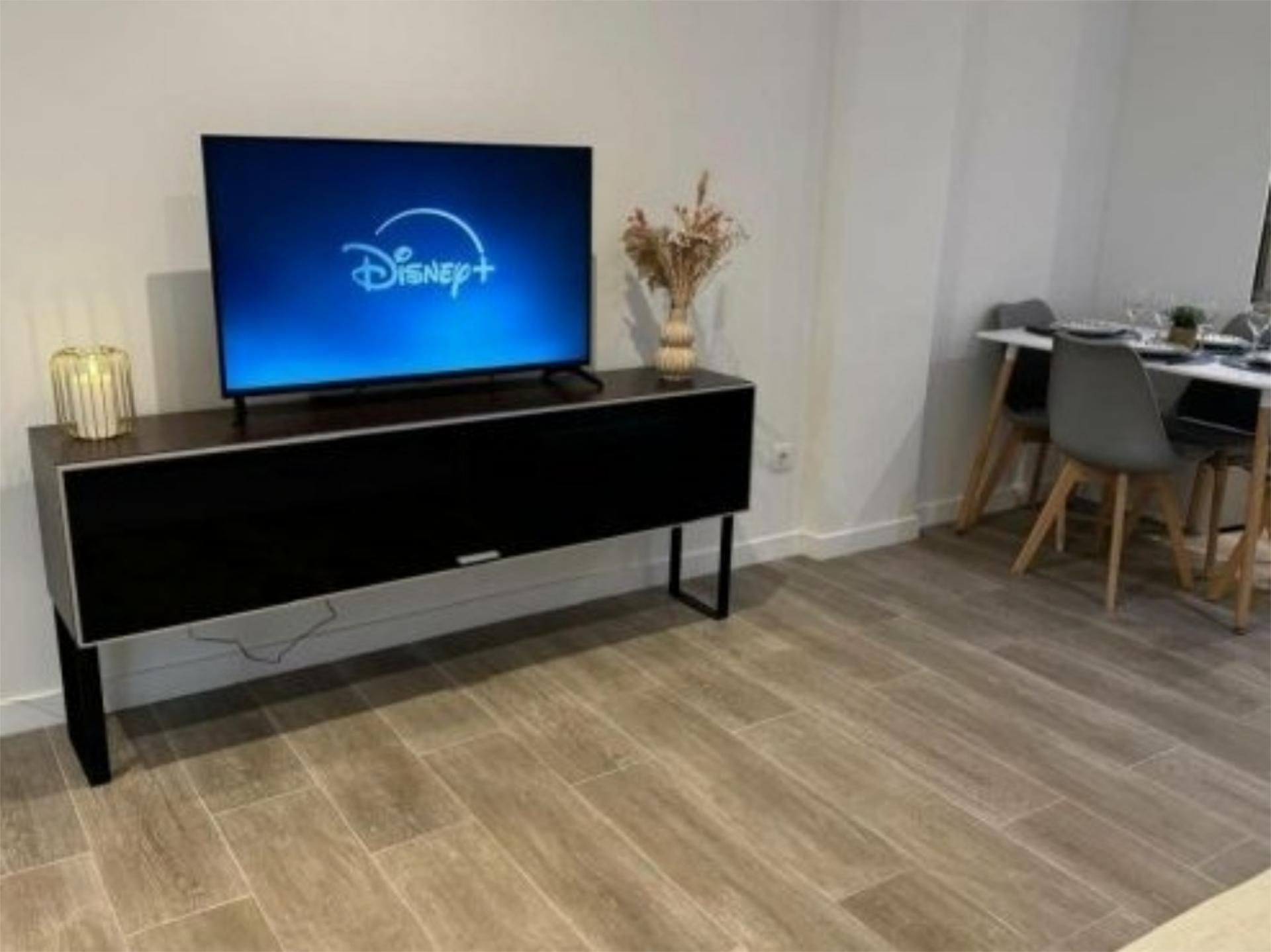 Sala d'estar de Pis de lloguer en Vilanova i la Geltrú amb Aire condicionat, Parquet i Moblat