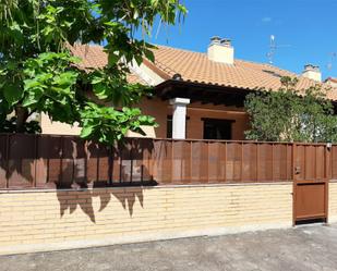 Exterior view of House or chalet for sale in Galindo y Perahuy  with Terrace