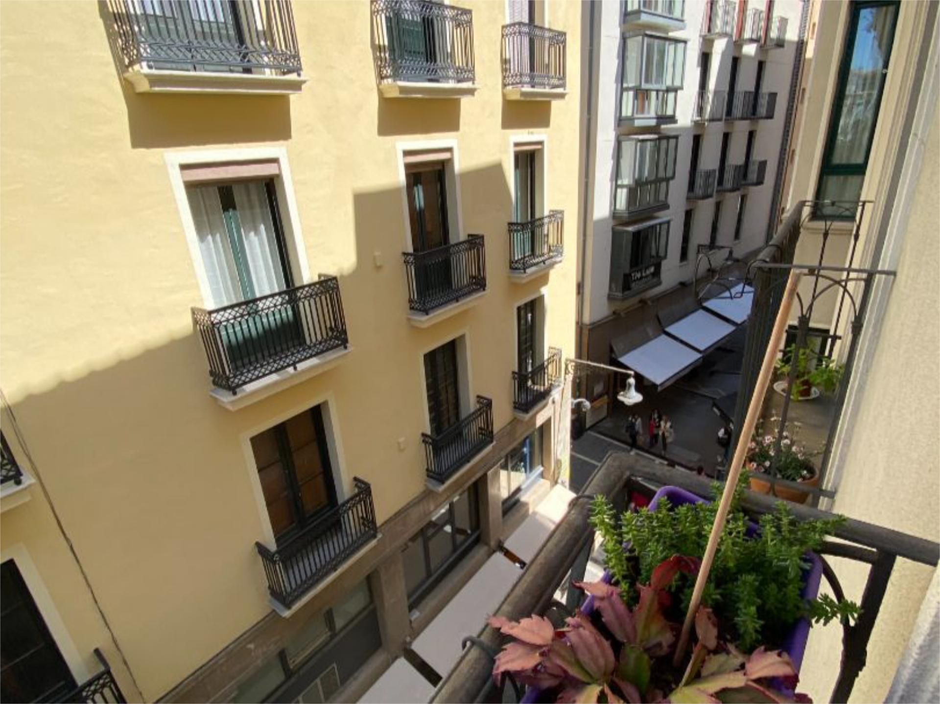 Exterior view of Flat to share in  Pamplona / Iruña  with Heating, Parquet flooring and Furnished