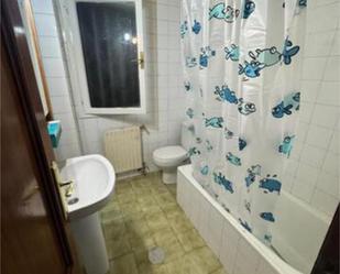 Badezimmer von Wohnung miete in Noreña mit Haustiere erlaubt