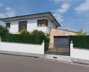 Exterior view of House or chalet for sale in Noreña  with Heating, Private garden and Parquet flooring