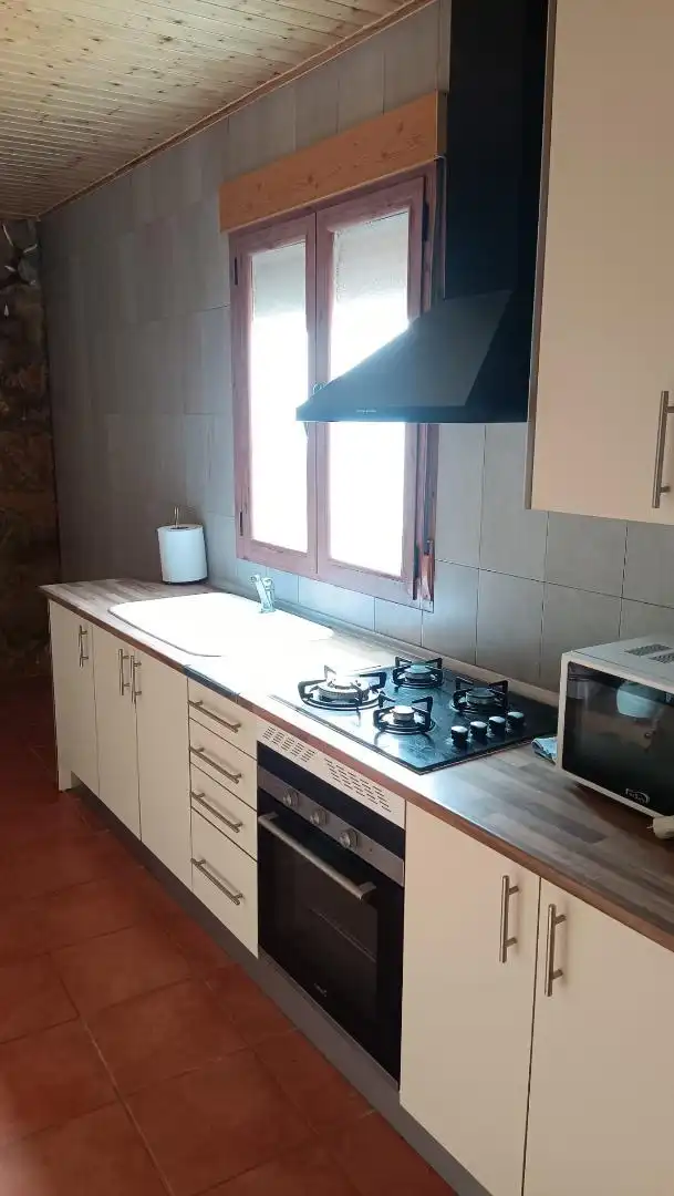 Casa adosada en venta en Calle Coracha, 17, Fresneda de la Sierra Cocina de Casa adosada en venta en Fresneda de la Sierra con Amueblado