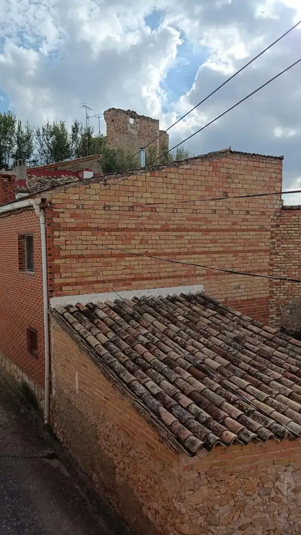Casa adosada en venta en Calle Coracha, 17, Fresneda de la Sierra Vista exterior de Casa adosada en venta en Fresneda de la Sierra con Amueblado