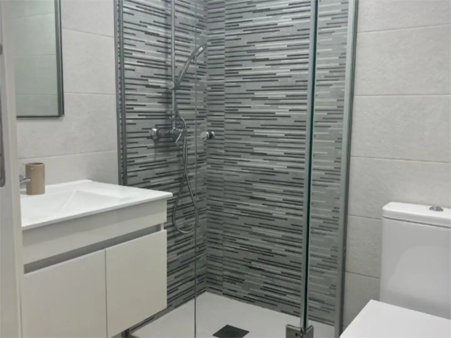 Baño de Piso en venta en Melilla con Aire acondicionado, Amueblado y Videoportero