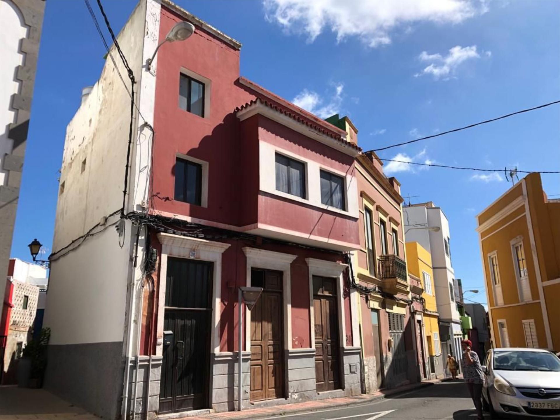 Vista exterior de Casa o xalet en venda en Telde amb Aire condicionat, Terrassa i Balcó