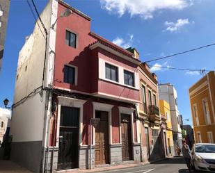 Vista exterior de Casa o xalet en venda en Telde amb Aire condicionat, Terrassa i Balcó