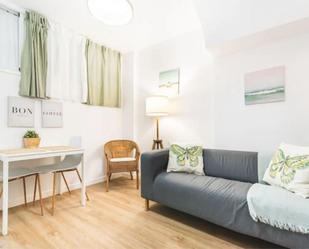 Sala d'estar de Apartament de lloguer en Las Palmas de Gran Canaria amb Parquet, Terrassa i Moblat