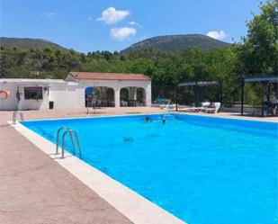 Piscina de Casa adosada en venda en Llíria