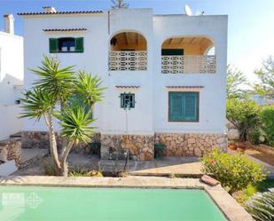 Vista exterior de Casa adosada en venda en Ciutadella de Menorca amb Jardí privat, Terrassa i Traster