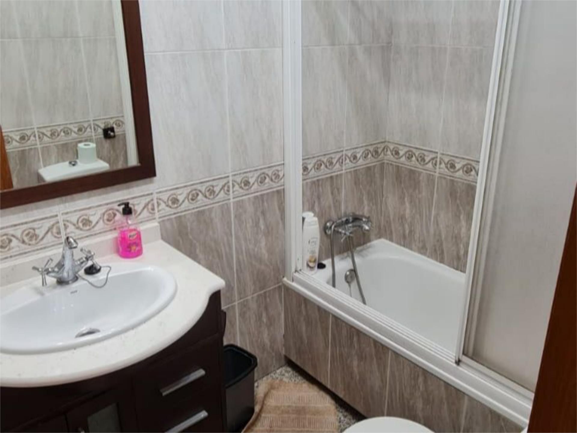 Bathroom of Flat to share in  Murcia Capital