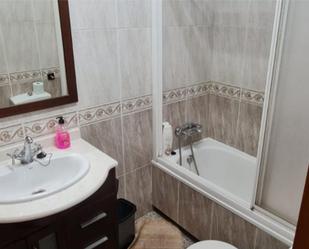 Bathroom of Flat to share in  Murcia Capital